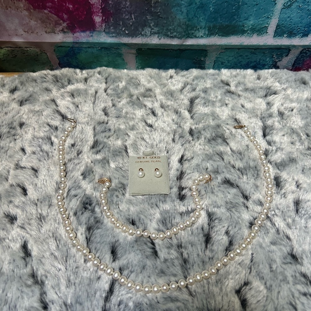 Elegant Pearl Jewelry Set
